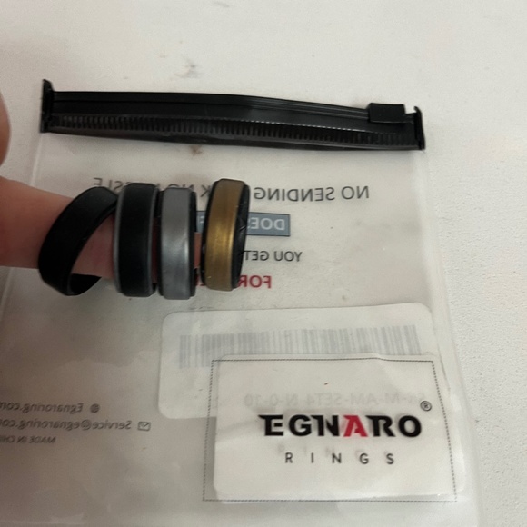 NEW Egnaro Silicone Wedding Ring set of 4 Rings Size 10 Ergonomic Design AirFlow - Picture 1 of 3